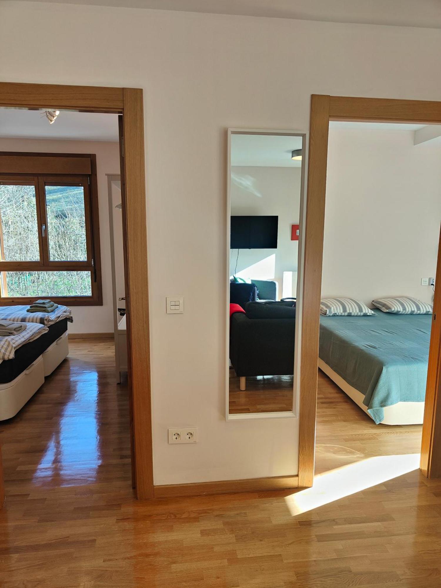 Ventana Al Paraiso Del Oso - Somiedo. Window To Bear Paradise - Somiedo Apartment