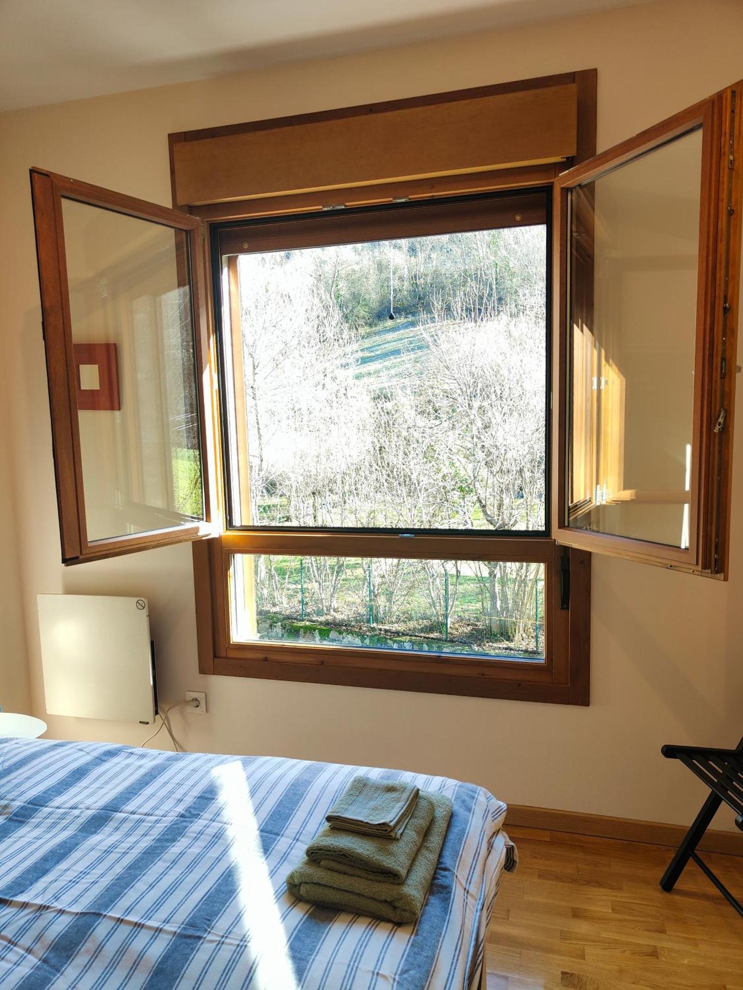 Ventana Al Paraiso Del Oso - Somiedo. Window To Bear Paradise - Somiedo *