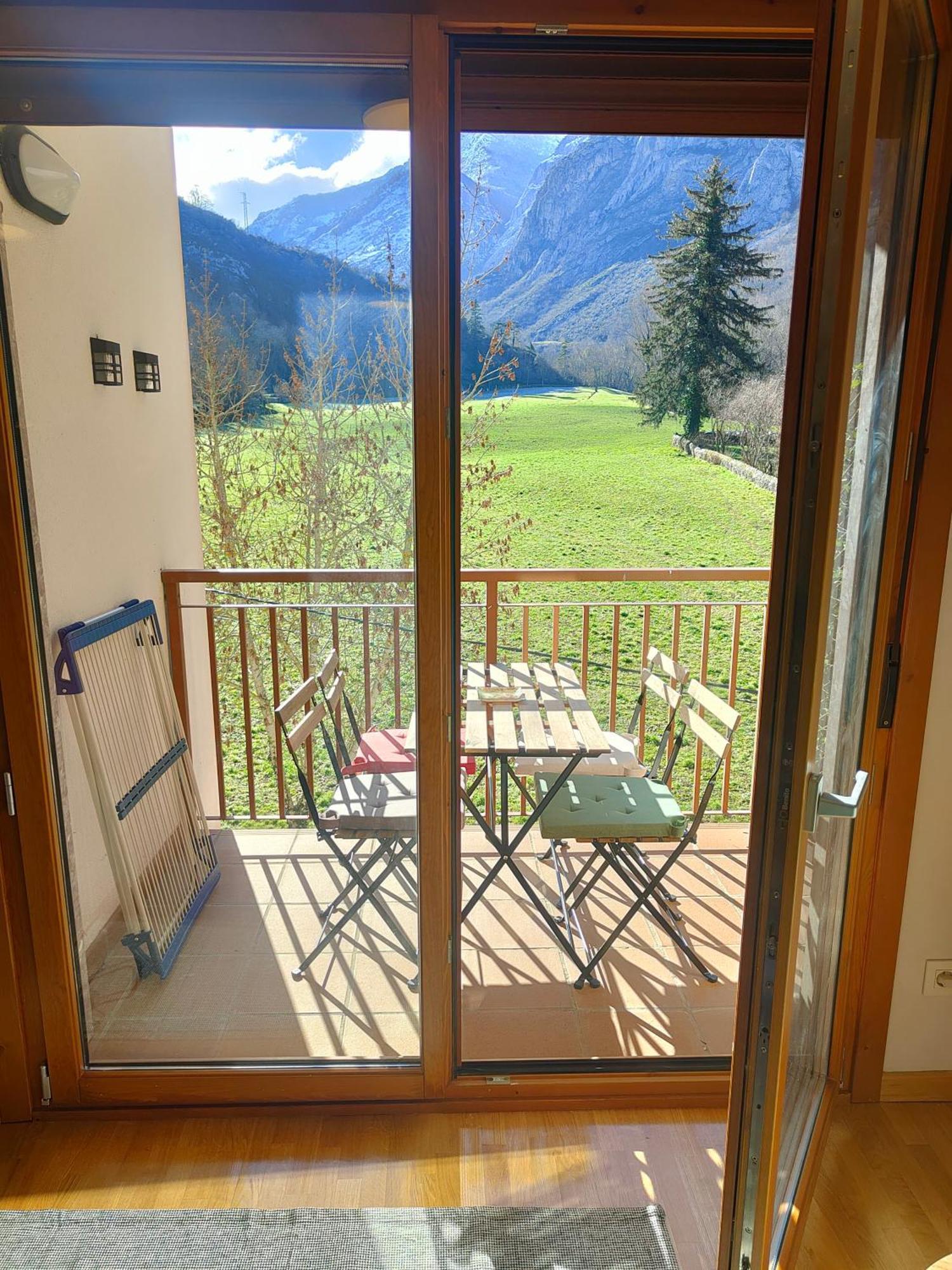 Ventana Al Paraiso Del Oso - Somiedo. Window To Bear Paradise - Somiedo Apartment Pola de Somiedo