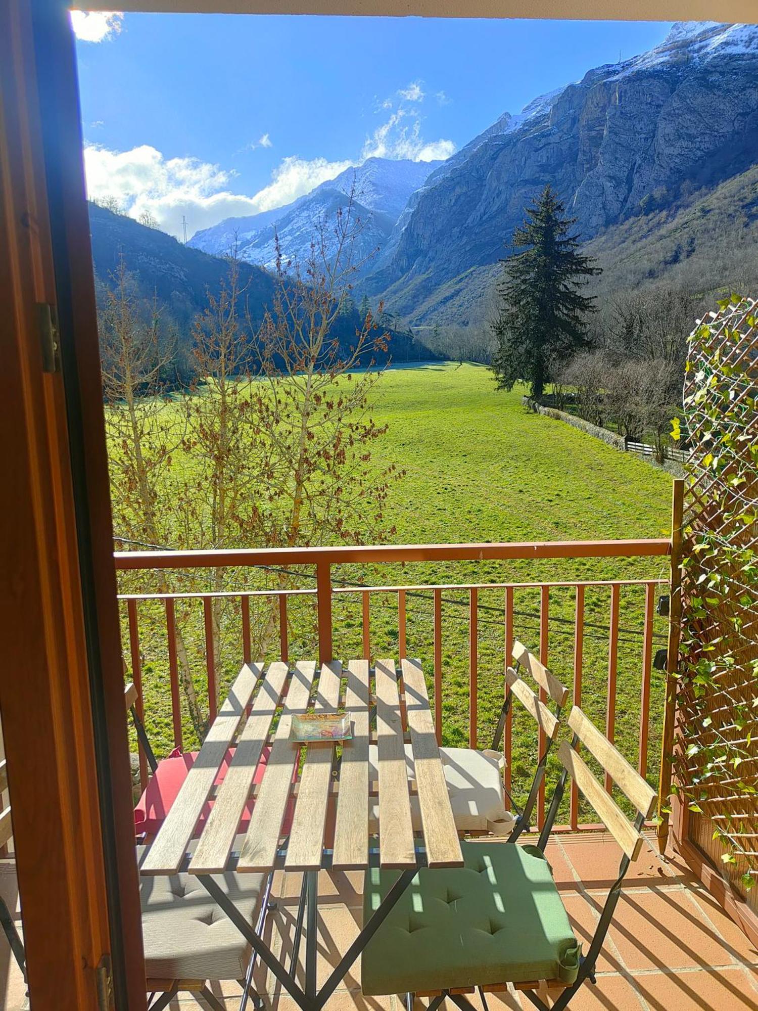 Ventana Al Paraiso Del Oso - Somiedo. Window To Bear Paradise - Somiedo *